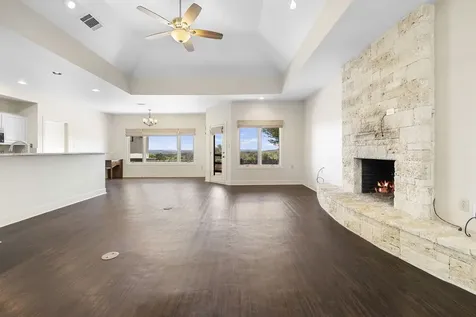 1609 Clubhouse Hill Drive Spicewood TX 78669