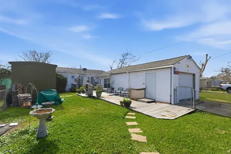1406 W 6th Street Freeport TX 77541