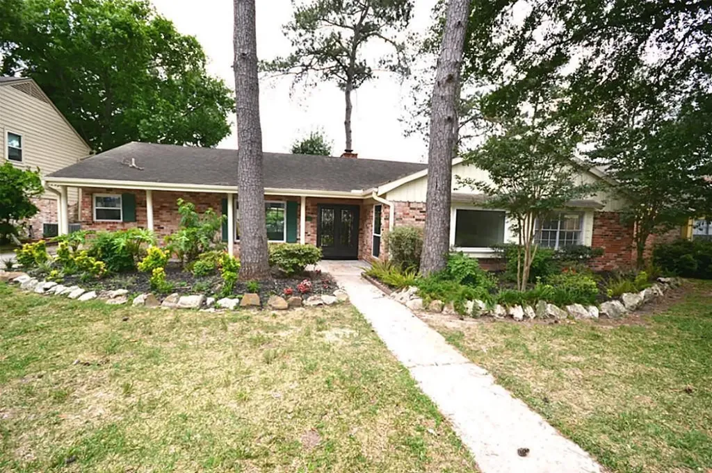 11211 Ash Creek Drive Houston TX 77043