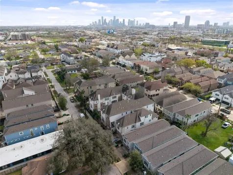 5229 Petty Street A Houston TX 77007