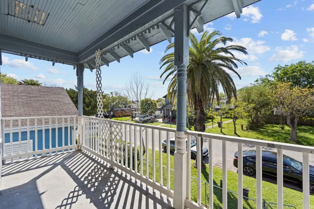 4020 Avenue O 1/2 Up Galveston TX 77550
