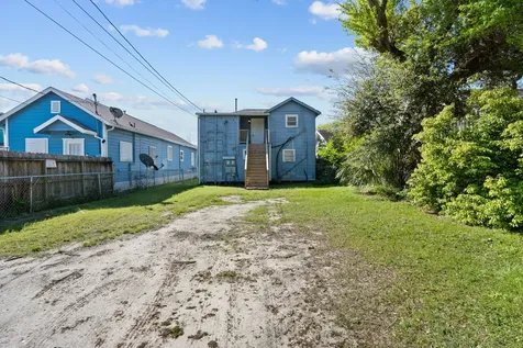4020 Avenue O 1/2 Up Galveston TX 77550