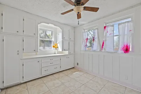 602 W Sealy Street Alvin TX 77511