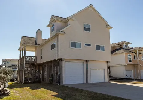 925 Tiki Drive Tiki Island TX 77554