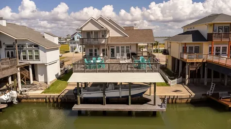 925 Tiki Drive Tiki Island TX 77554