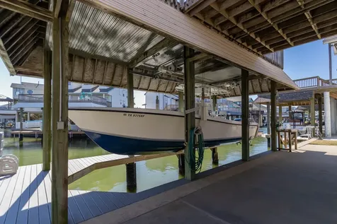 925 Tiki Drive Tiki Island TX 77554