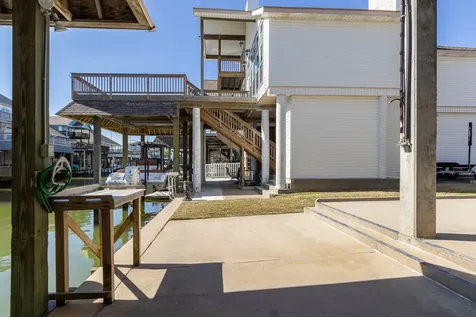 925 Tiki Drive Tiki Island TX 77554
