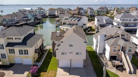 925 Tiki Drive Tiki Island TX 77554