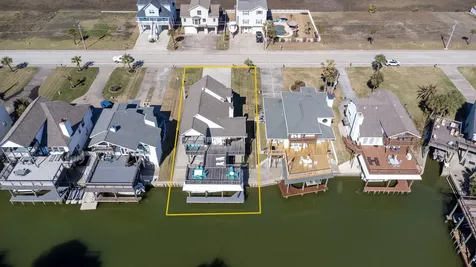 925 Tiki Drive Tiki Island TX 77554