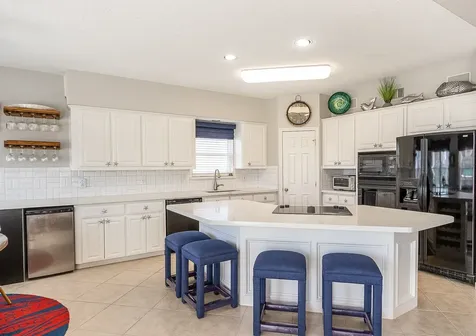 925 Tiki Drive Tiki Island TX 77554