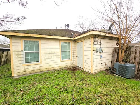 6131 Andwood Street B Houston TX 77087