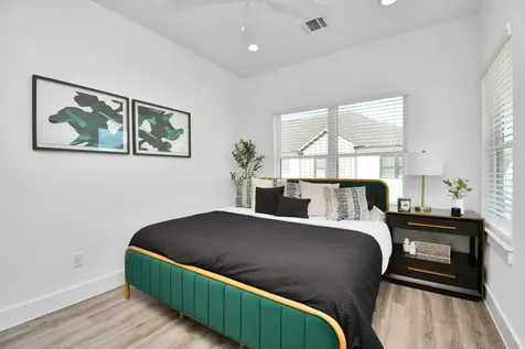 2004 Laverne Willow Lane B Houston TX 77080
