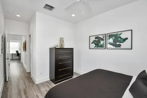 2004 Laverne Willow Lane B Houston TX 77080