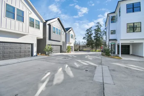 2004 Laverne Willow Lane B Houston TX 77080
