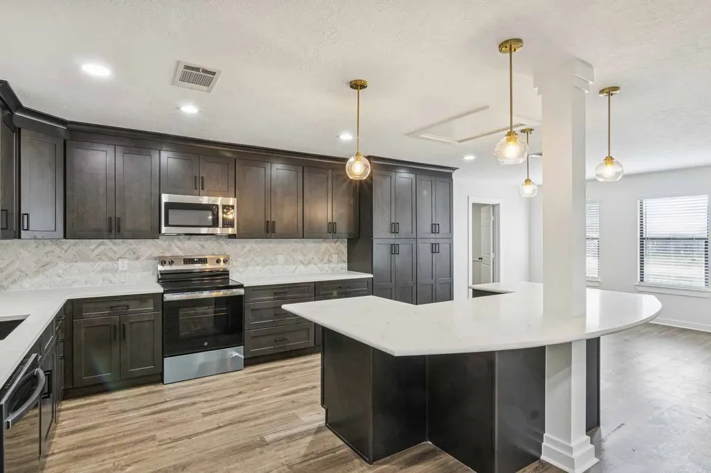 305 James Street Winnie TX 77665