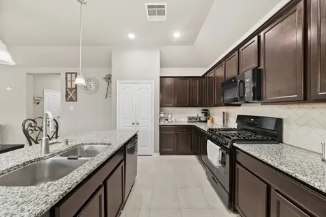 227 Forest Park Drive West Columbia TX 77486