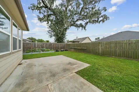 227 Forest Park Drive West Columbia TX 77486