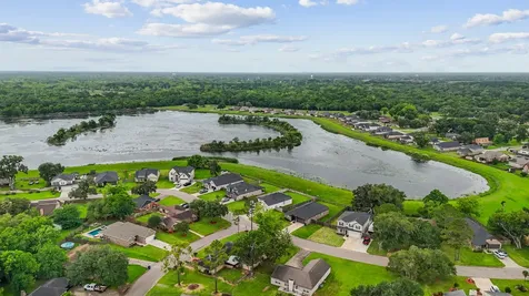 227 Forest Park Drive West Columbia TX 77486
