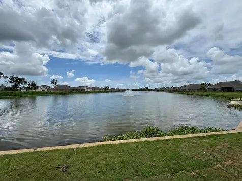 117 Water Grass Trail Clute TX 77531