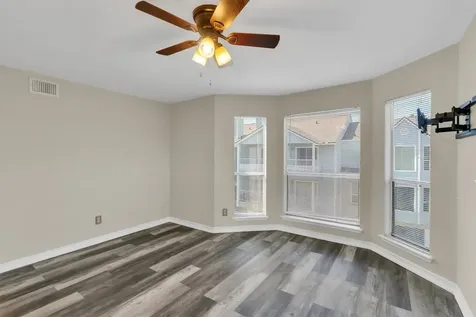 18617 Egret Bay Boulevard 1119 Webster TX 77058