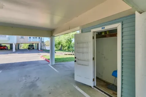 18617 Egret Bay Boulevard 1119 Webster TX 77058