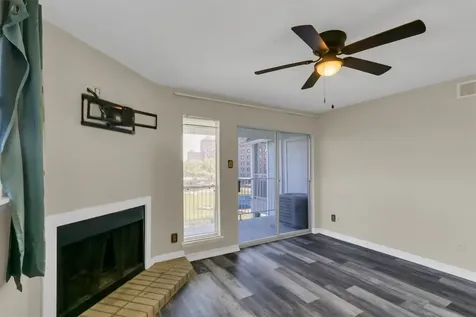 18617 Egret Bay Boulevard 1119 Webster TX 77058