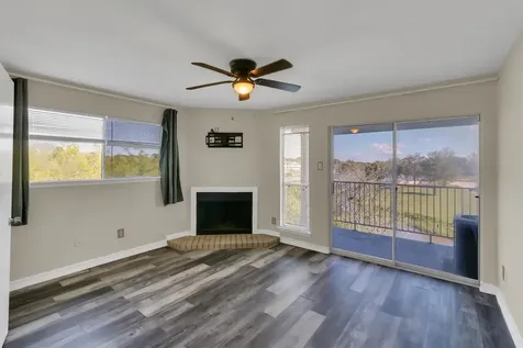 18617 Egret Bay Boulevard 1119 Webster TX 77058