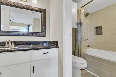 18617 Egret Bay Boulevard 1119 Webster TX 77058