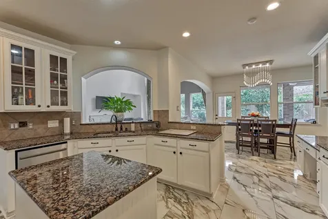 18 Wyckham Circle The Woodlands TX 77382