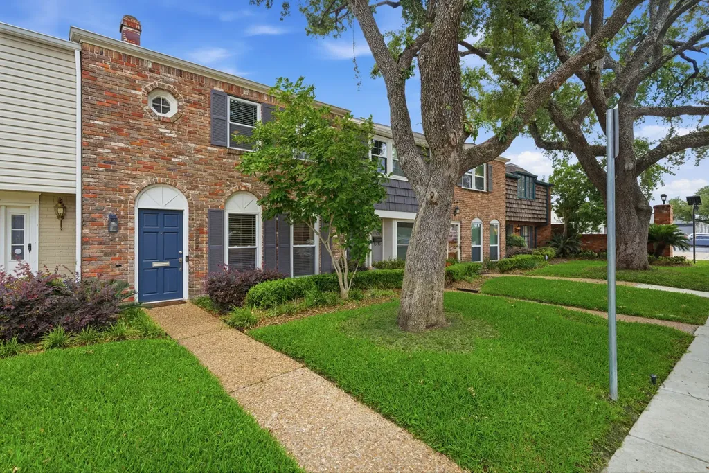 2505 Briar Ridge Drive 50 Houston TX 77057