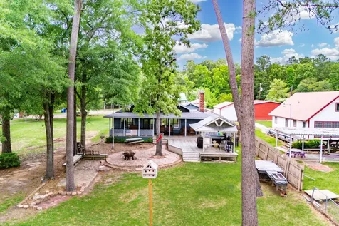 628 County Road 452 Bronson TX 75930