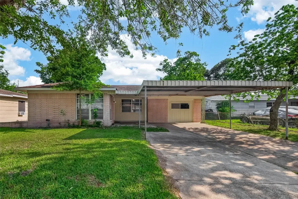 5810 Flamingo Drive Houston TX 77033