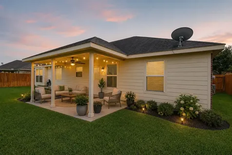 231 S Lantana Circle Sealy TX 77474