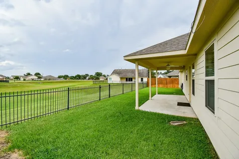 231 S Lantana Circle Sealy TX 77474