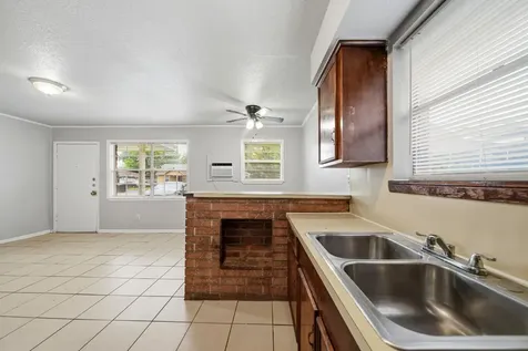 6116 Octavia Street 1/2 Houston TX 77026