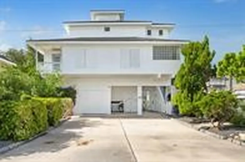 1330 Coral Way Tiki Island TX 77554