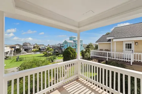 1330 Coral Way Tiki Island TX 77554