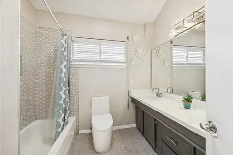 1330 Coral Way Tiki Island TX 77554