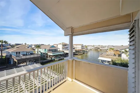1330 Coral Way Tiki Island TX 77554