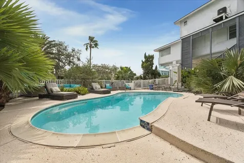 1330 Coral Way Tiki Island TX 77554