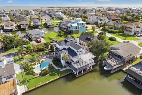 1330 Coral Way Tiki Island TX 77554
