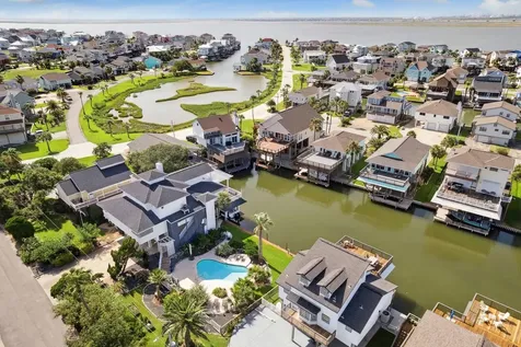 1330 Coral Way Tiki Island TX 77554