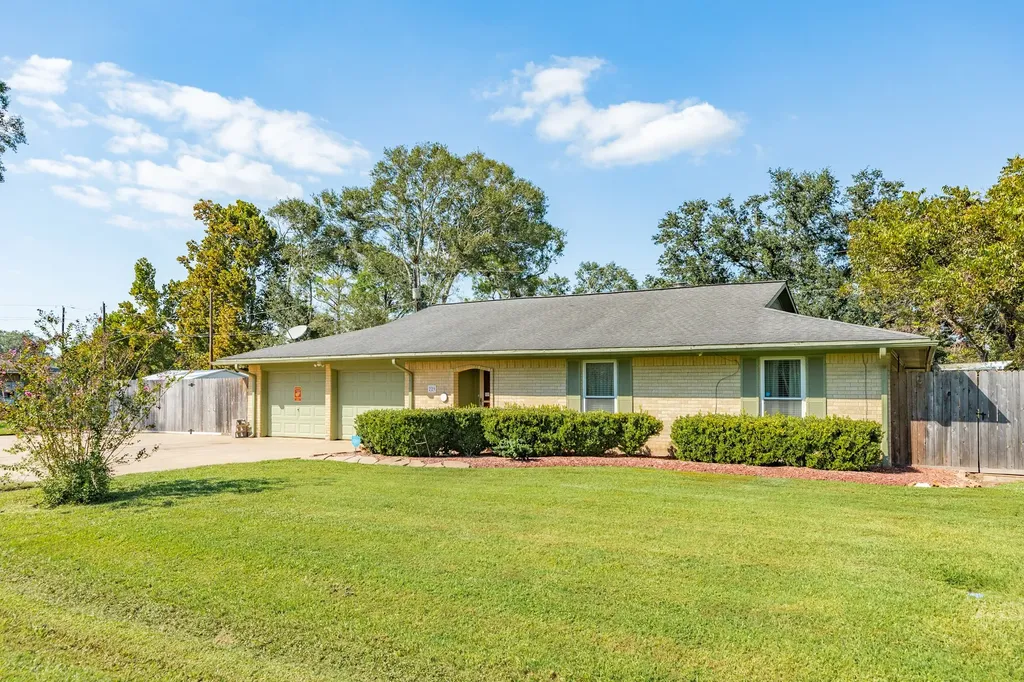 229 Yaupon Drive Brazoria TX 77422