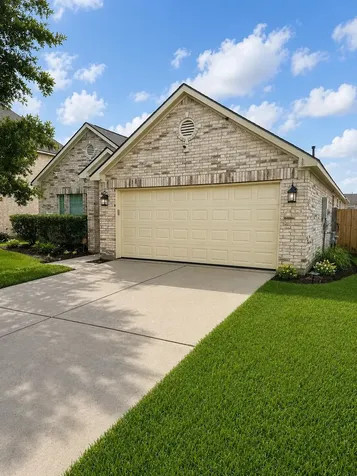 1039 N Teal Estates Circle Fresno TX 77545
