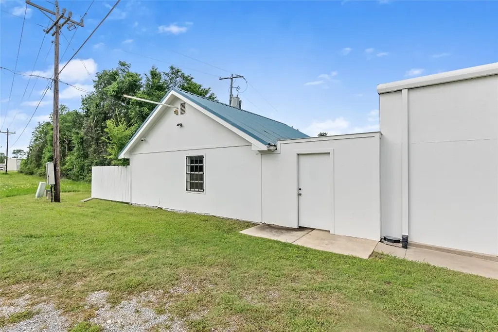 210 & 212 S Tammye Lane Madisonville TX 77864