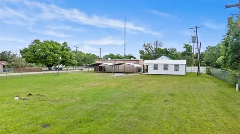 210 & 212 S Tammye Lane Madisonville TX 77864