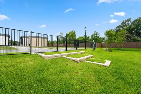 2110 Dewalt Street F Houston TX 77088