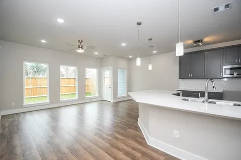 4401 Alvin A Houston TX 77051