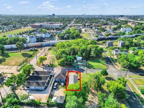 3309 Sumpter Street Houston TX 77026