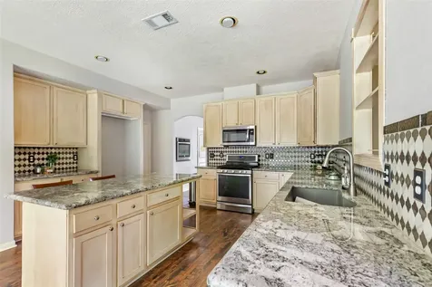 123 Burwell Road Highlands TX 77562
